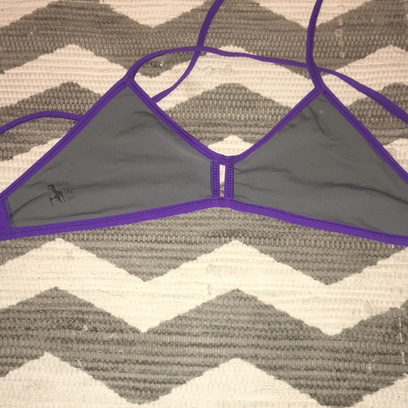 Jolyn triangle vent top - Picture 2 of 3